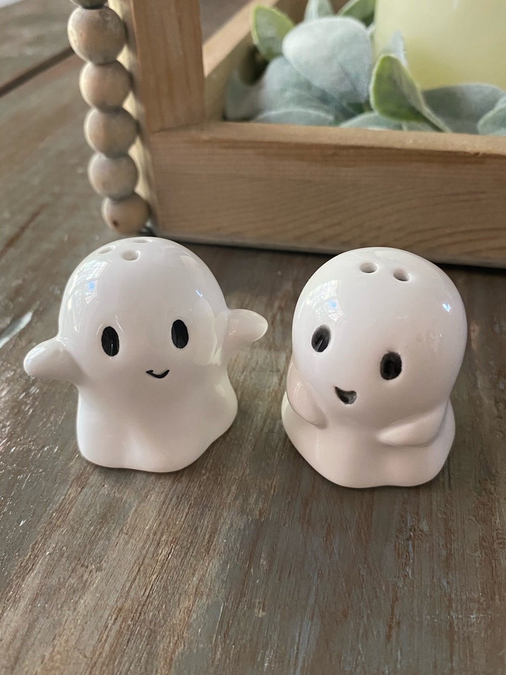 Cracker Barrel Ghost Salt & Pepper Shakers Cute Kitchy Kitschy Halloween Decor
